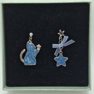Assymetrical earrings of cat and star