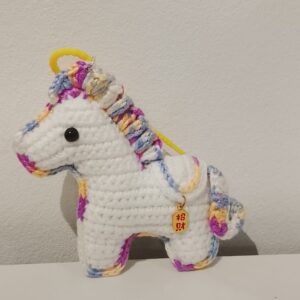 White with darker mane (9.8~cm height)