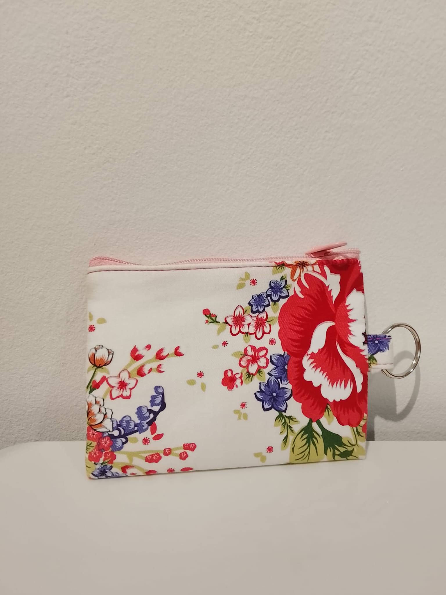 A modern small coin purse from Taiwan (white)