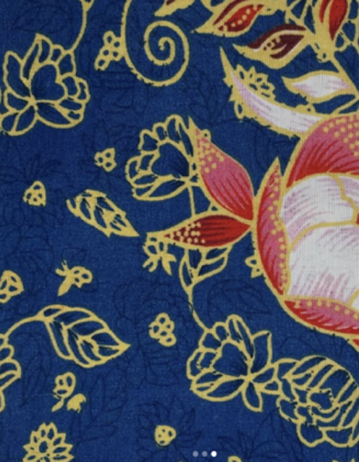 Malaysian sarungs or sarongs (dark blue)