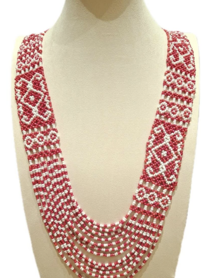 Red and white vinusak motif necklace