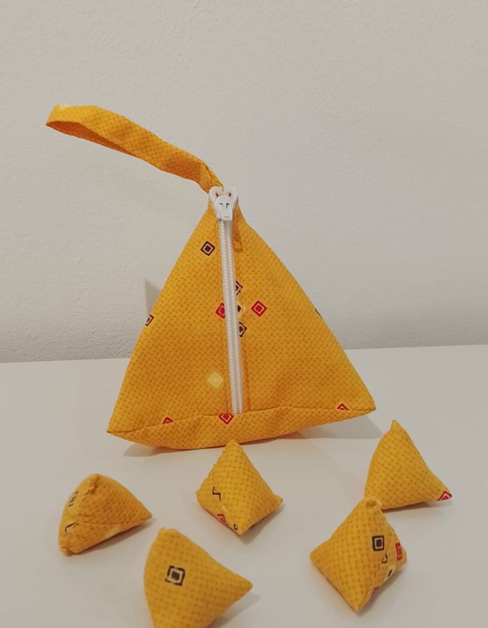 Yellow batu seremban! (Malaysian’s Tabas – Spanish/Jacks – English)