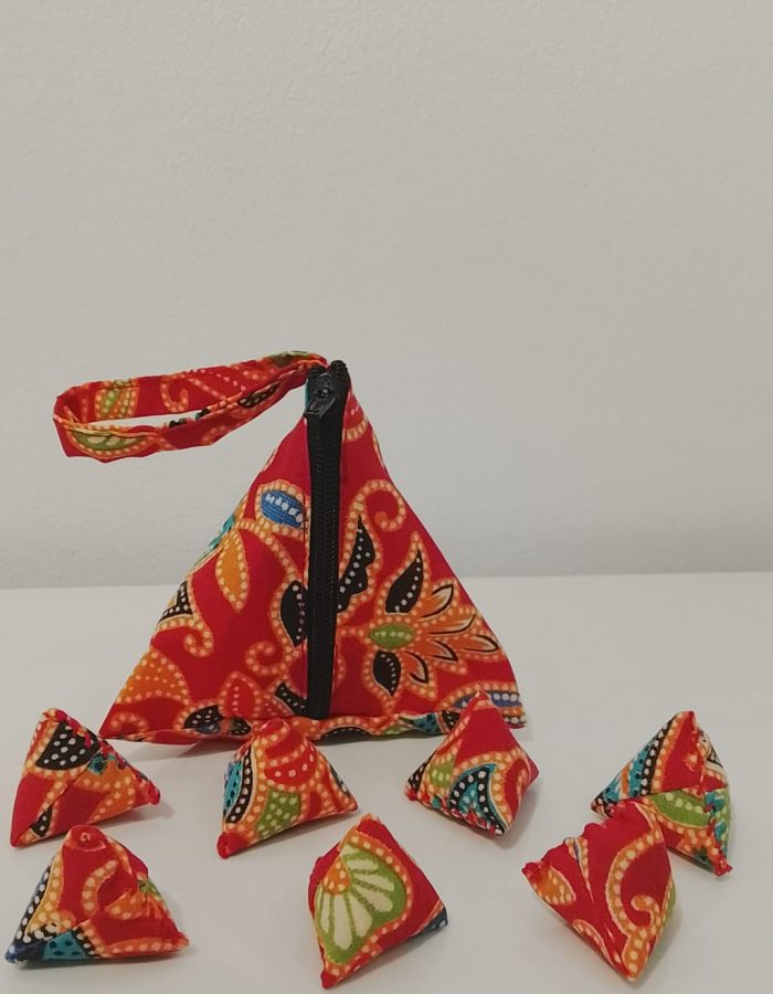 Red Batik with 7 Batu seremban! (Malaysian’s Tabas – Spanish/Jacks – English)