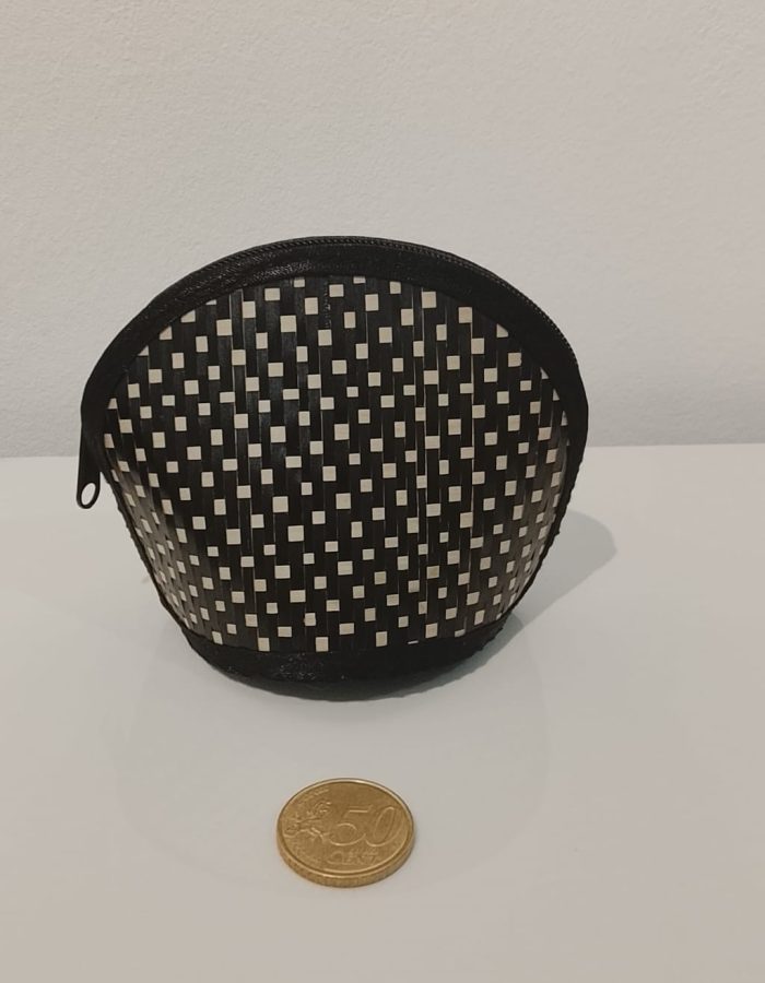 Pandan coin purse (black and brown)